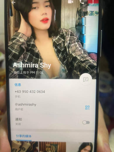 她的中国朋友在telegram邀请按摩的女孩去家里，但是女孩带了一个...