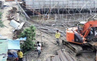 当地时间10月4日，菲律宾奎松市(QuezonCity)一建筑工地突发...